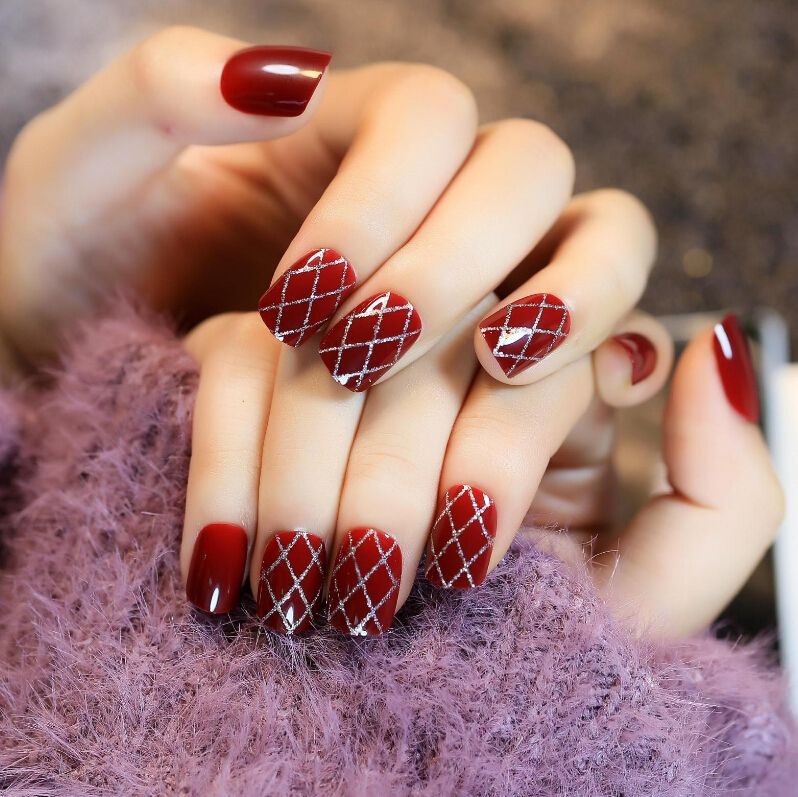 長(zhǎng)期不卸美甲對(duì)指甲有什么影響？