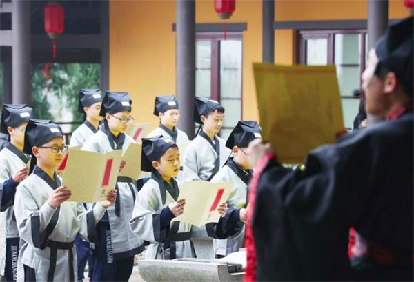 《青島龍湖龍譽城 | 龍小湖上學(xué)季『國學(xué)有禮』，書簡三字經(jīng)免費領(lǐng)！》