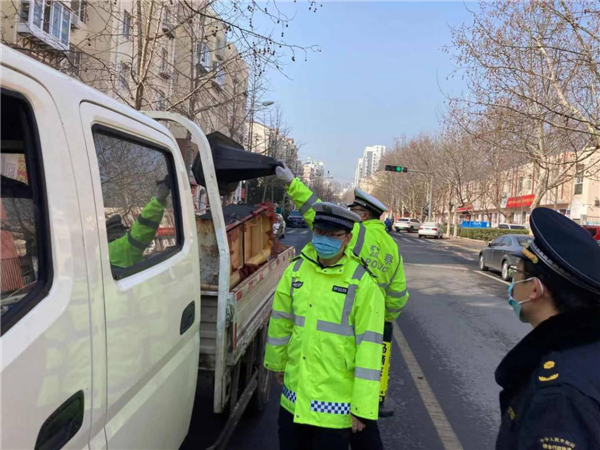 青島：市北浮山新區(qū)綜合執(zhí)法中隊與執(zhí)法部門聯(lián)動 共同治理地鎖頑癥