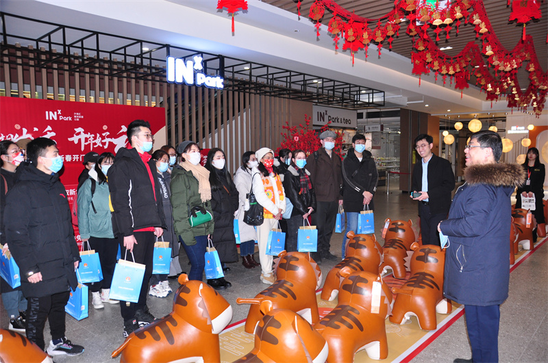 “青雁歸巢 智匯北聚” 青島市北區(qū)組織學(xué)子在中央商務(wù)區(qū)進(jìn)行游學(xué)活動