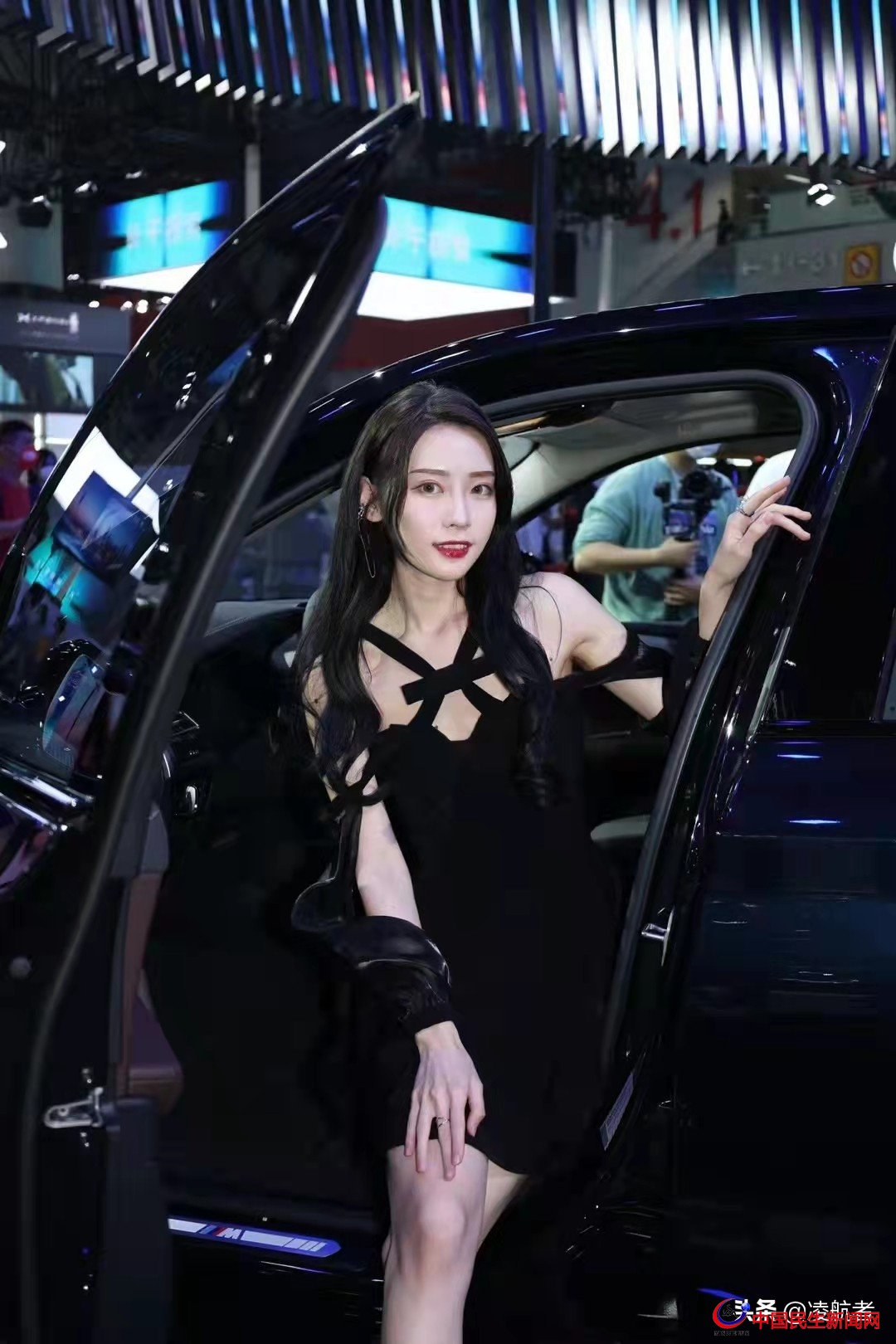 青島大嫚：國(guó)內(nèi)知名博主舒芙蕾蕾，身高168CM，體重45KG