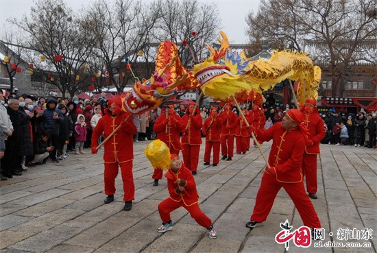 青島即墨古城“金龍獻(xiàn)瑞”慶元宵