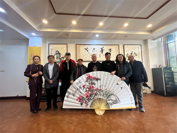 弘揚(yáng)優(yōu)秀傳統(tǒng)，青島畫家送文化到青島葉茂生物科技有限公司